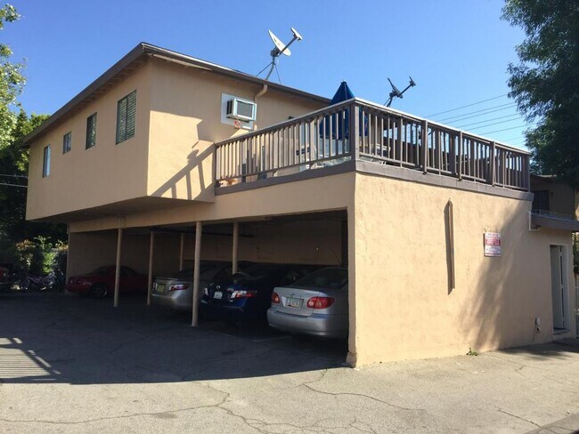 Parking - 5921 Cahuenga Blvd