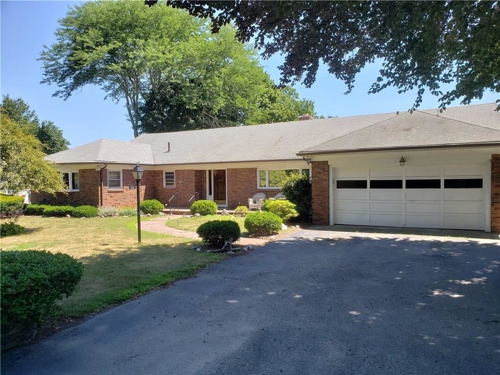 32 Middle Hwy, Barrington, RI 02806 House for Rent in Barrington, RI