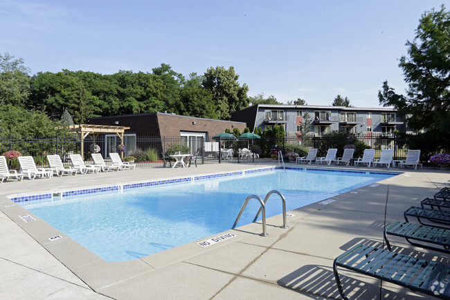 Piscina temperada - Briarlane Apartments