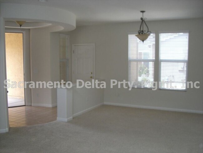 Foto del edificio - 179 Cashman Cir