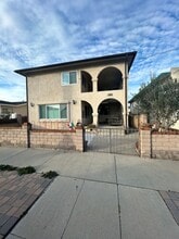 Building Photo - 1028 W 24th St