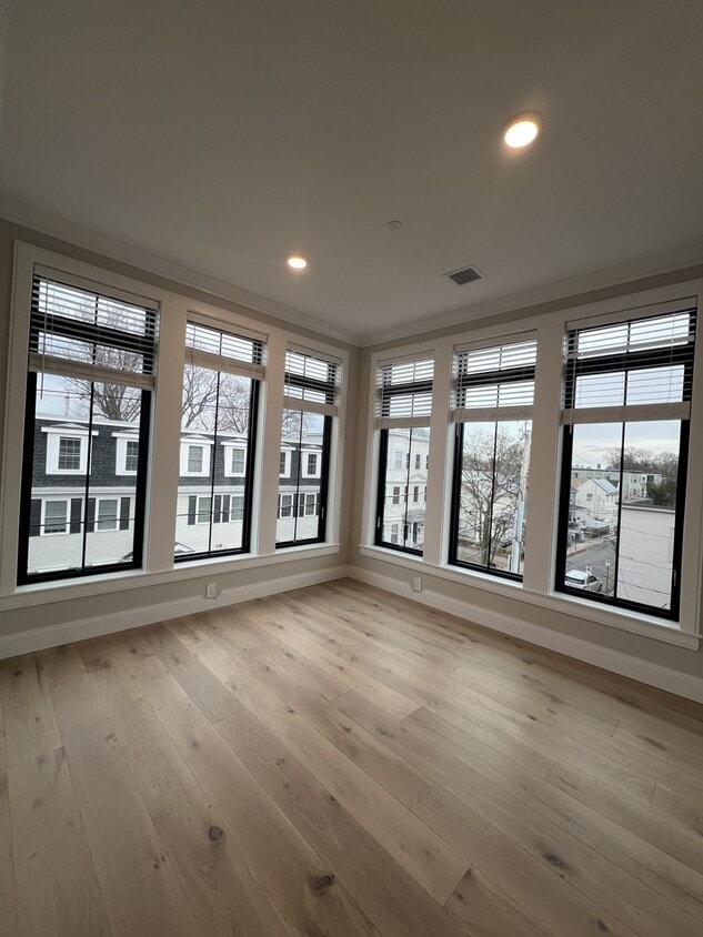 Foto principal - 155 Everett St