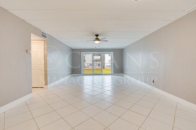 Building Photo - 1st Floor Oceanfront Condo