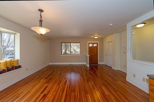 Building Photo - SOUGHT AFTER PENCE PLACE TOWNHOME; DUAL PRIMARY SUITES & SOLAR! MUST SEE!!