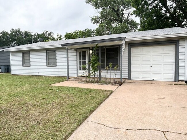 Building Photo - 413 Freestone Dr