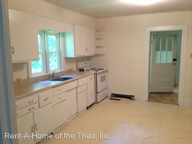 Building Photo - 3 br, 1 bath House - 3621 North Church Str...