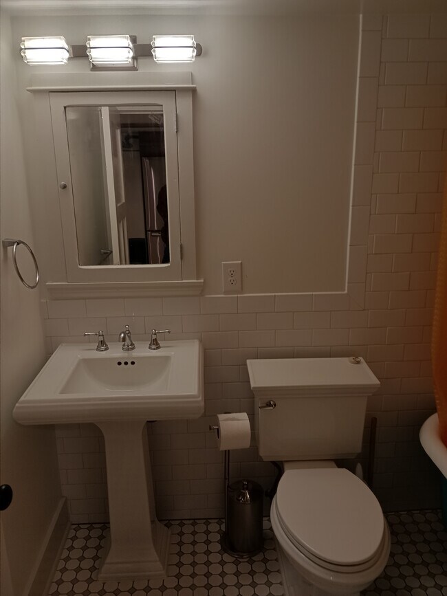 Azulejos nuevos para el baño (tipo metro) - 2329 Clermont St