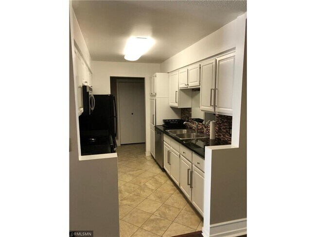 Building Photo - 317 6th Ave SW