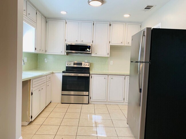 Building Photo - 3 Bed/2 Bath with Bonus Room Home for RENT by Lake Parker