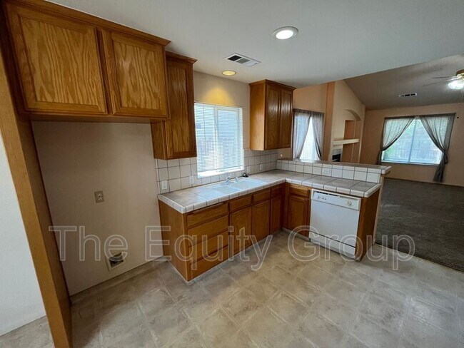 Foto del edificio - 3418 E Sycamore Ave