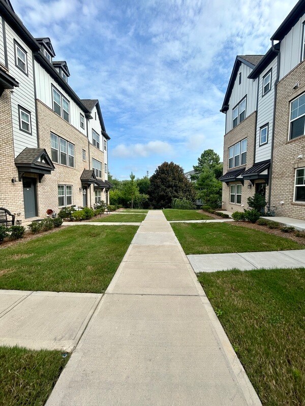 Foto del edificio - 215 Maidstone Trail