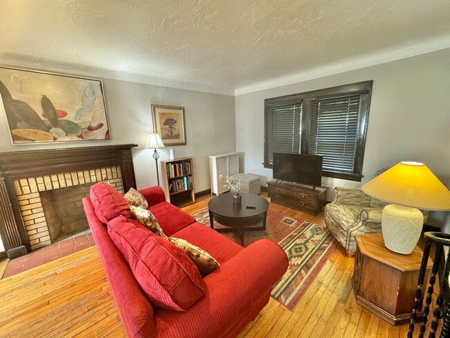 Building Photo - 988 Nela View Rd