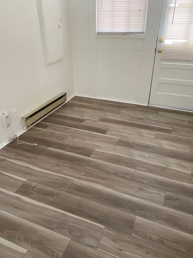 Foto del edificio - Cute Downtown Duplex by W&OD Trail