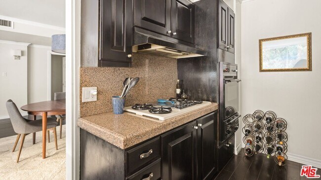 Building Photo - 8787 Shoreham Dr
