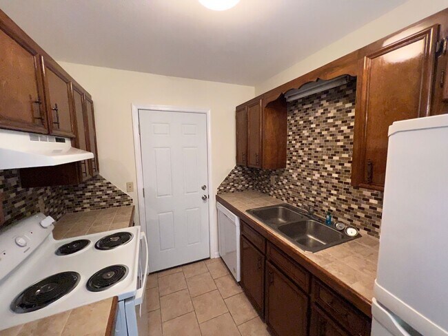 Building Photo - 6012-A Quail Ridge-Alexandria, Deerfield S...