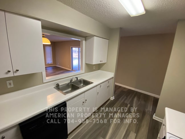 Building Photo - 152 Purple Finch Ln