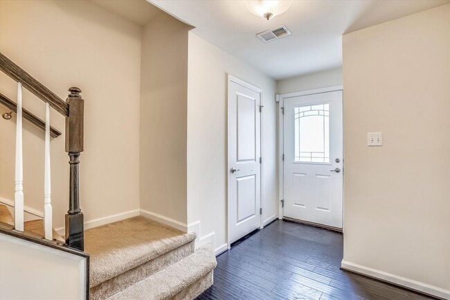 Building Photo - 725 Apple Orchard Dr