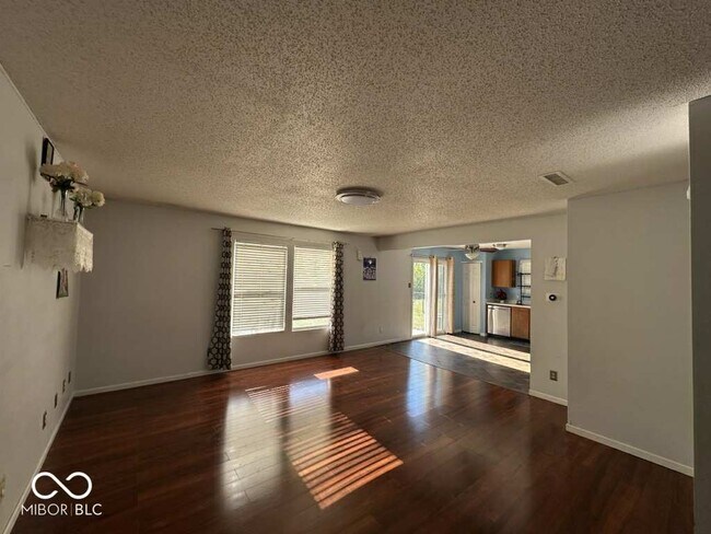 Building Photo - 6424 Alonzo Dr
