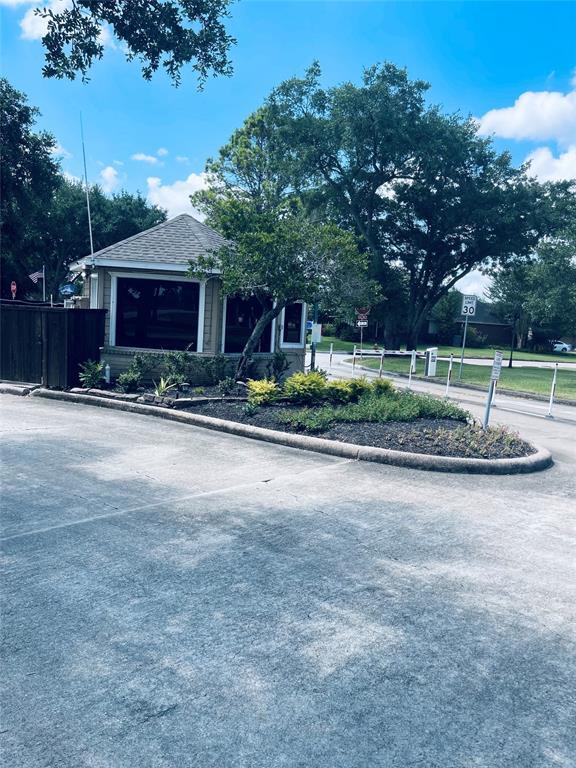 631 E Country Grove Cir, Pearland, TX 77584 Condo for Rent in Pearland, TX