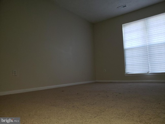 Building Photo - 2422 E Rosecroft Village Cir