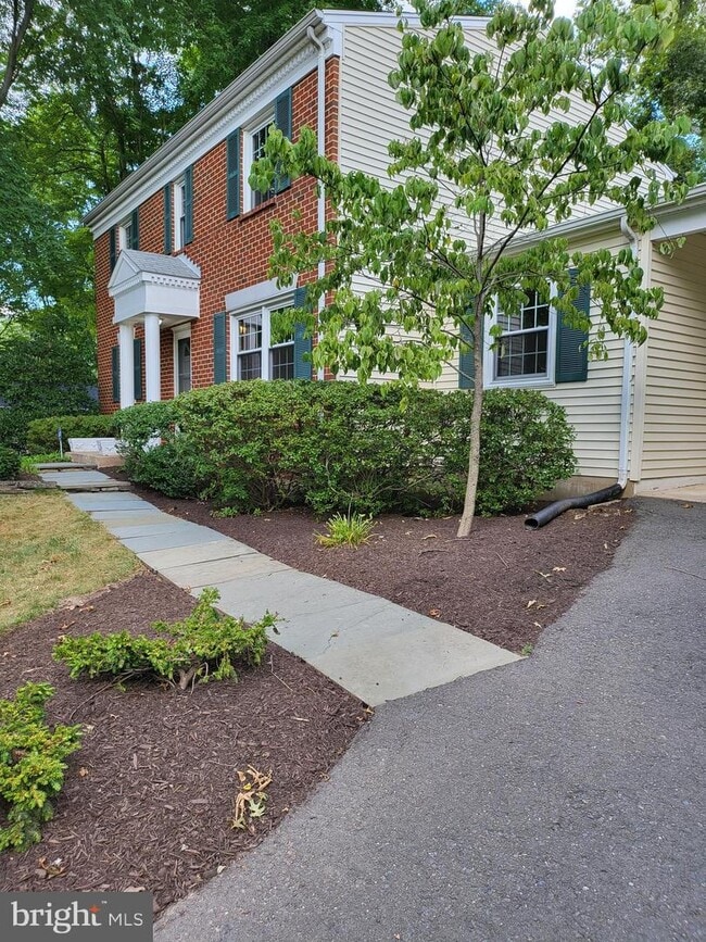Building Photo - 2245 Senseney Ln