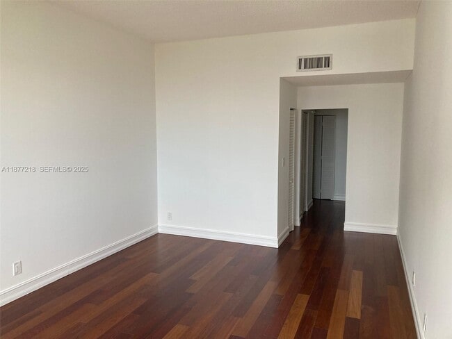 Building Photo - 18151 NE 31st Ct