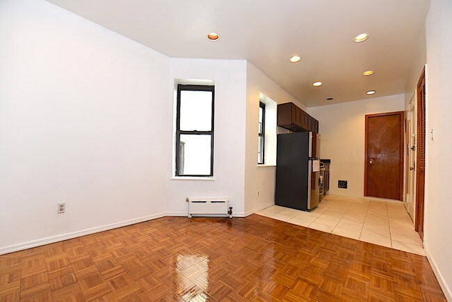 Foto del edificio - 226 W 4th St