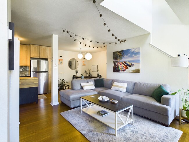 Building Photo - Remodeled 2-bedroom loft unit now availabl...