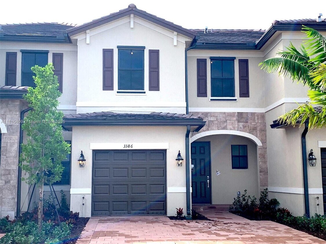 Foto principal - 3386 W 112th St