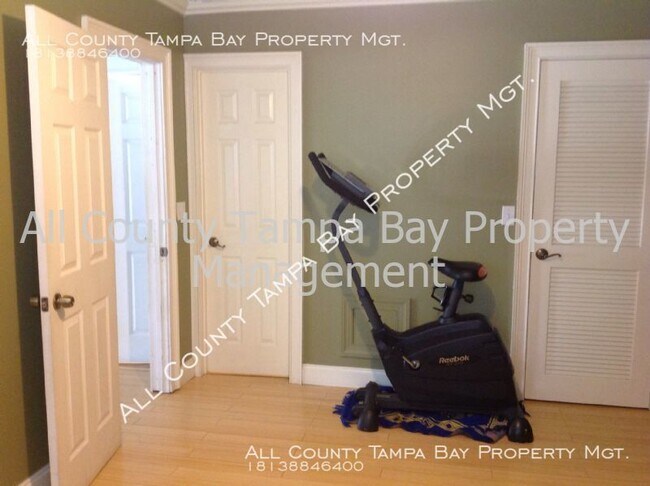 Building Photo - Beautiful 3/2 Townhome, GREAT location!