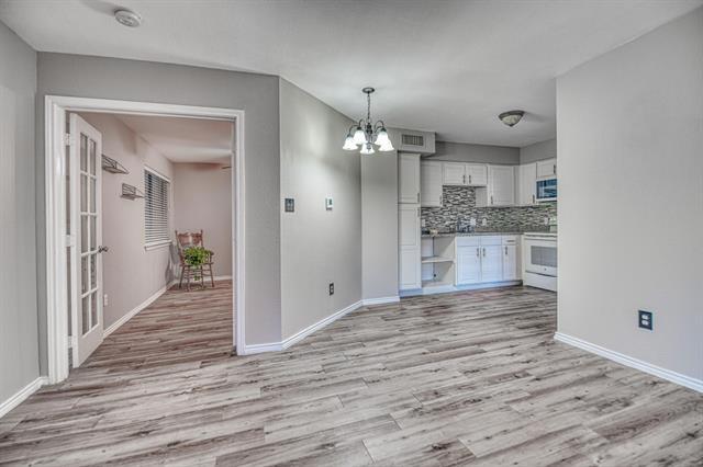 Foto del edificio - 9831 Walnut St