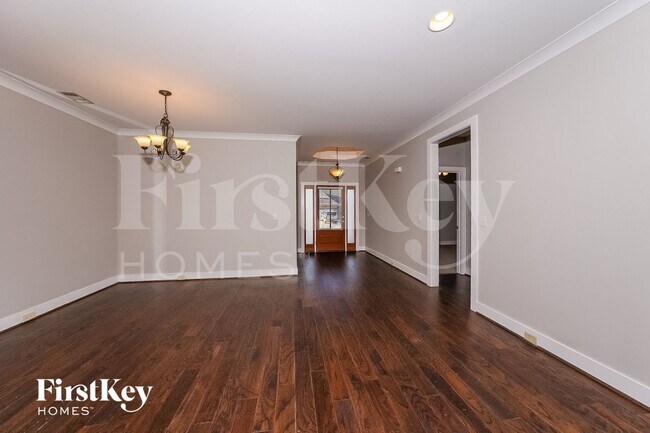 Foto del edificio - 2044 Highview Way