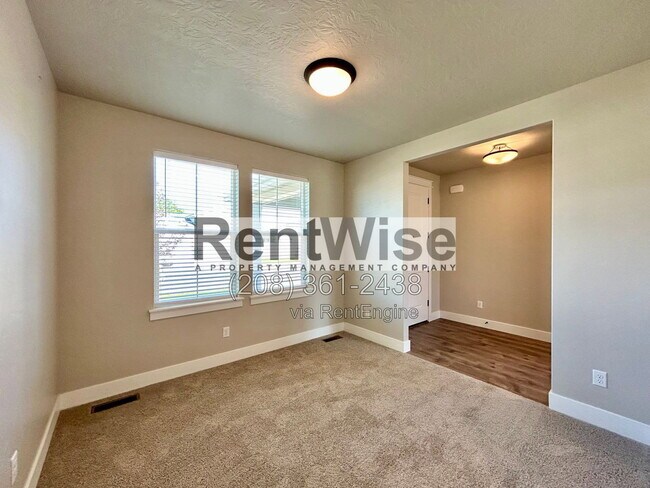 Building Photo - 5845 W Sprig Dr