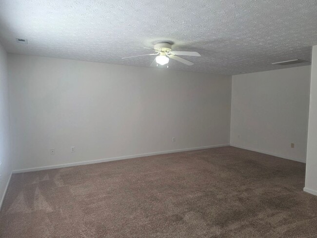 Building Photo - 3 Bedroom 2.5 Bathroom Townhouse