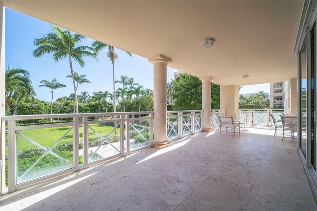 Foto del edificio - 445 Grand Bay Dr