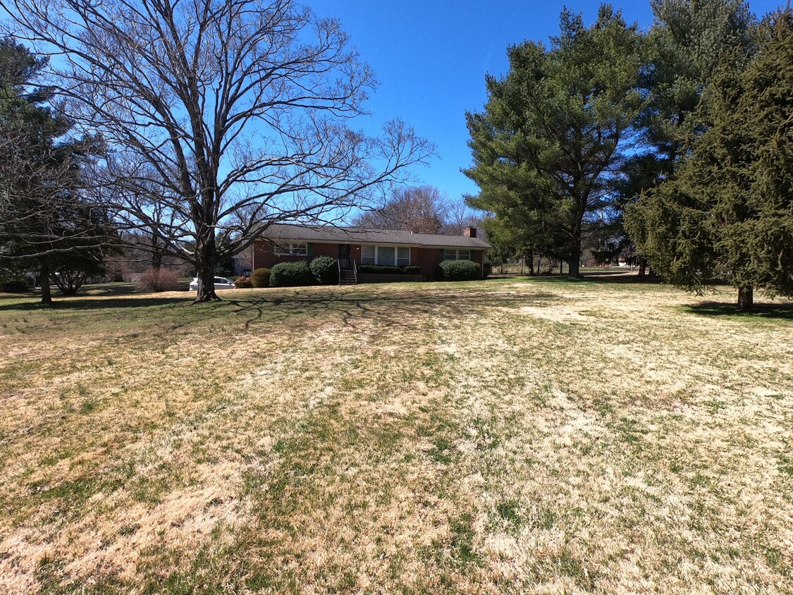 Primary Photo - 466 Rochelle Dr
