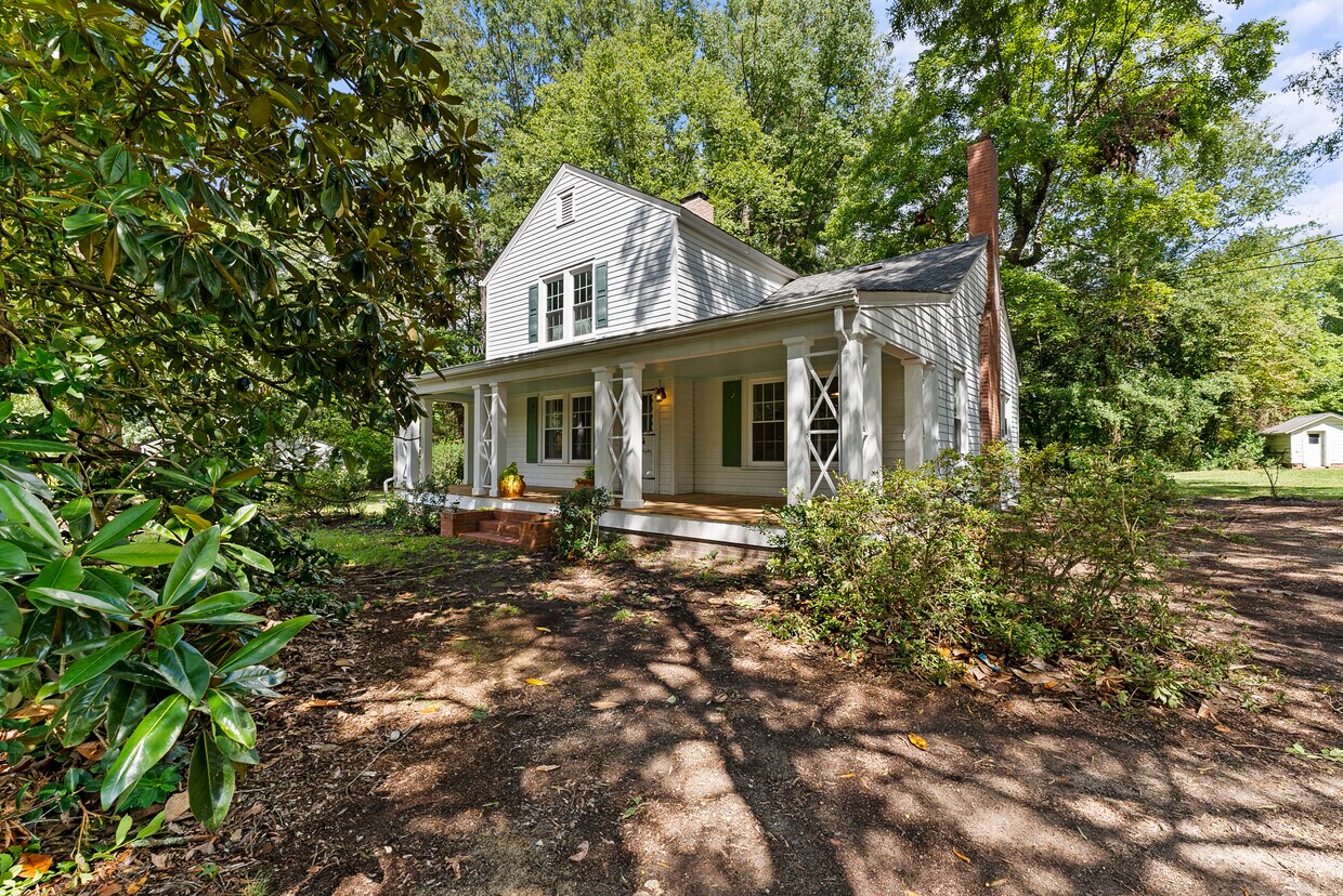 Foto principal - 4017 Wake Forest Rd