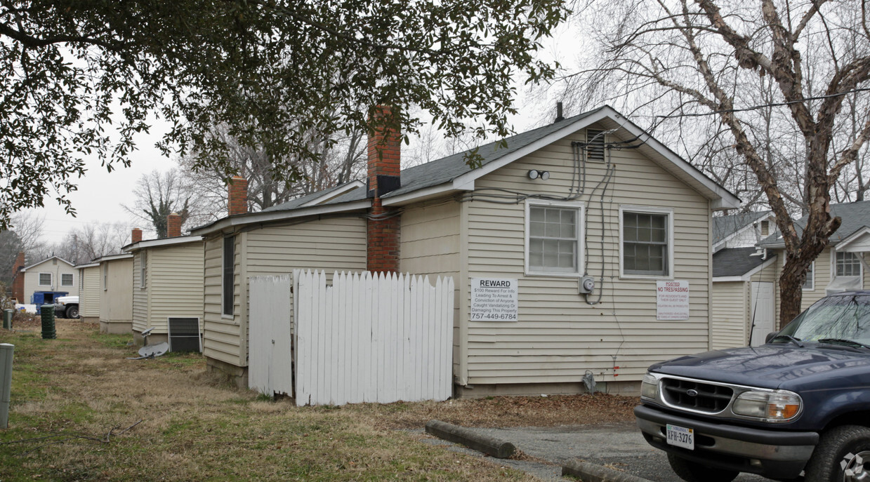 Building Photo - Woodland Apartments