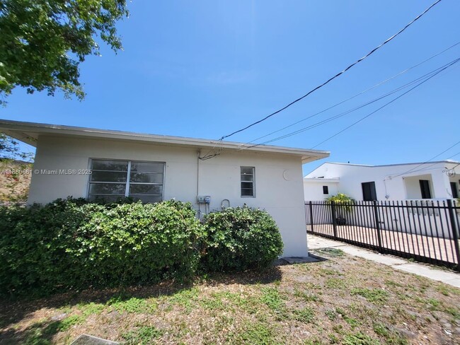 Foto del edificio - 642 NW 77th St
