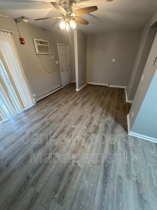 Foto del edificio - 3343 Commercial Ave