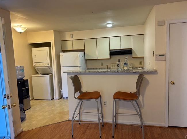 Foto del edificio - 8611 Beekman Pl
