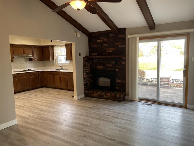 Foto del edificio - 5819 Oak Branch Dr