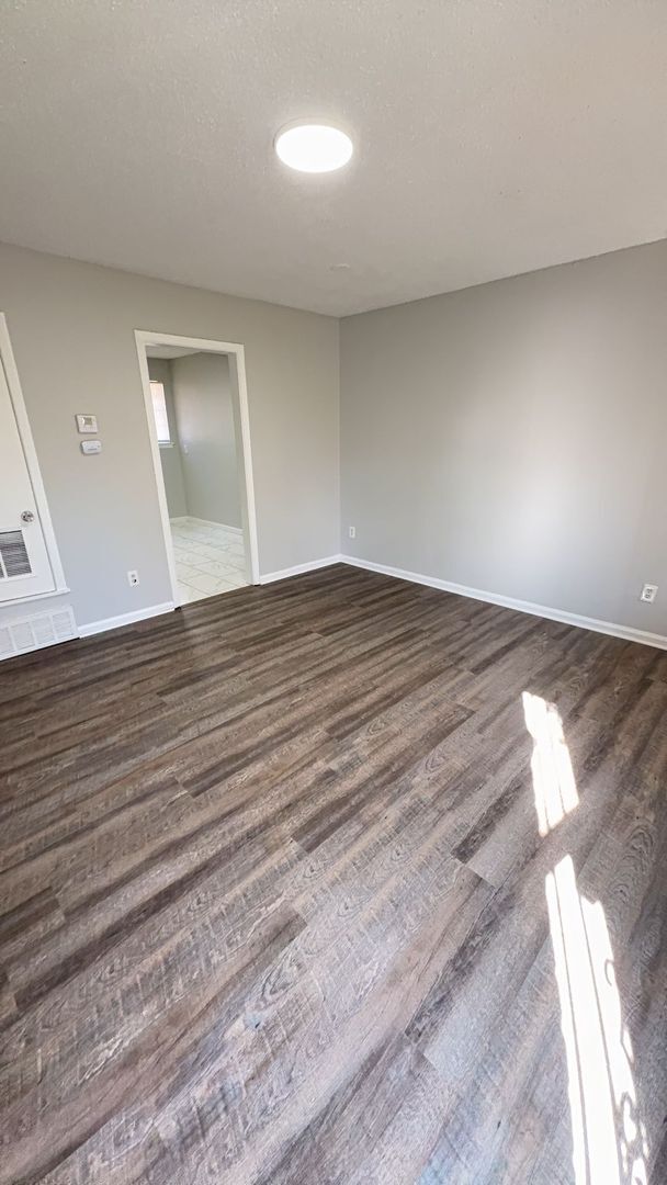 Building Photo - Very Nice Duplex in Berclair