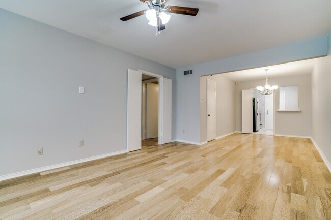 Foto del edificio - 4211 Newton Ave