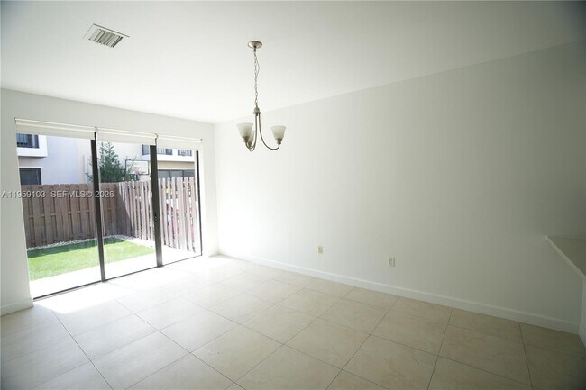 Foto del edificio - 10464 NW 61 Ln.