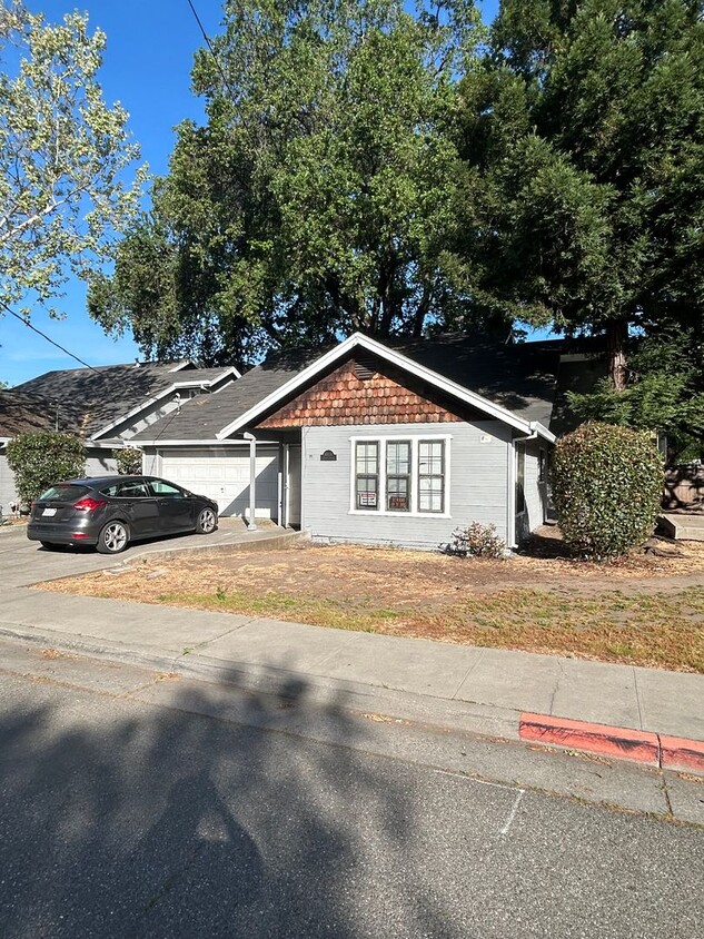 Foto principal - 1020 W 4th St