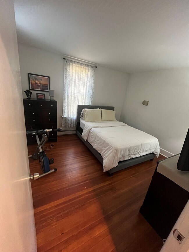 Foto del edificio - 259 Elwood Ave