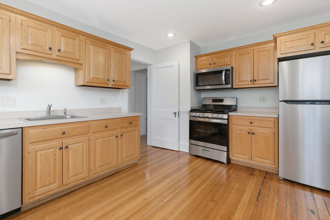 Building Photo - 442 Ashmont St