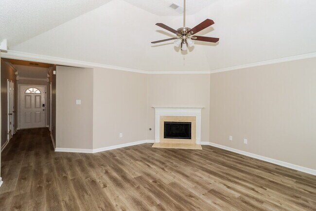 Building Photo - 436 Bruins Trce