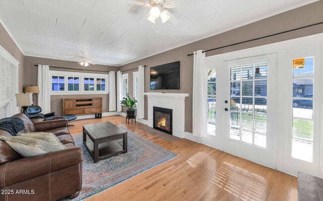 Foto del edificio - 60 E Hoover Ave